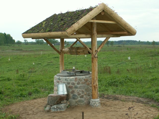 Крыша над колодцем Крыша над колодцем